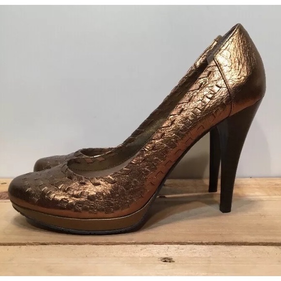 Andrew Geller Metallic Gold Leather RoundToe Heels - Picture 2 of 8